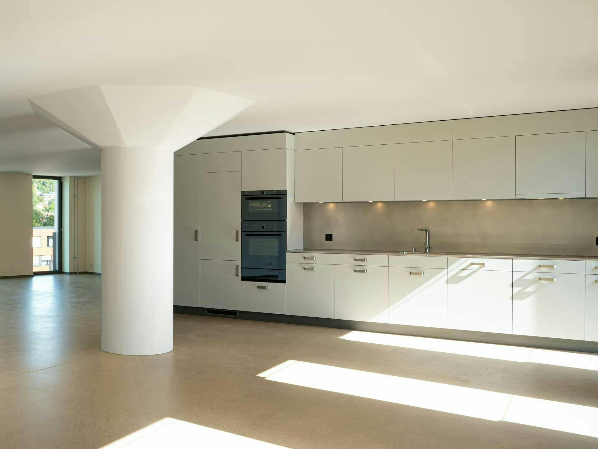 echt3D Portfolio Fotografie von leerer Küche und schwelligen Raum